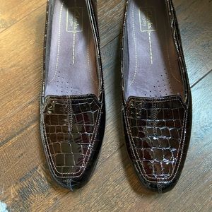 Clarks women’s brown shoes size 11